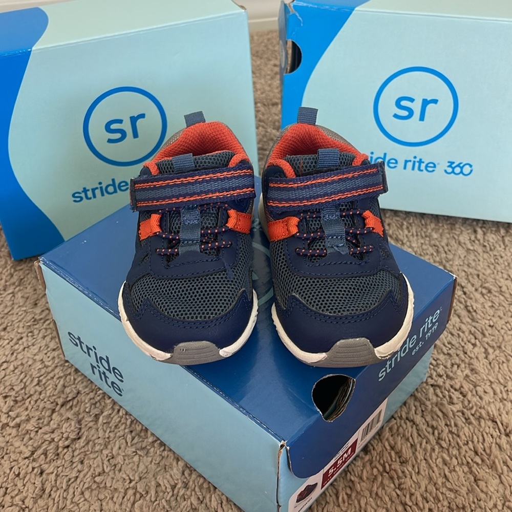 Toddler Stride Rite sneakers, like new. 5.5M